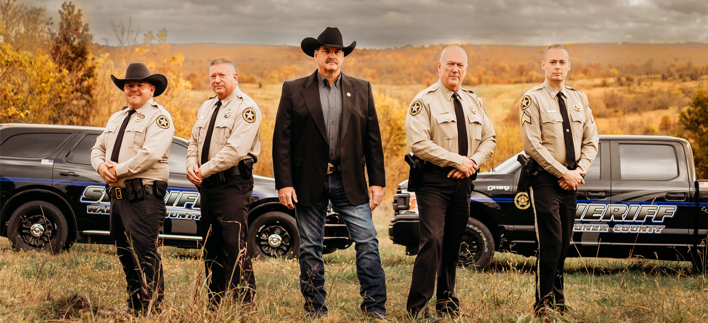 sheriff elliott with sheriff deputies